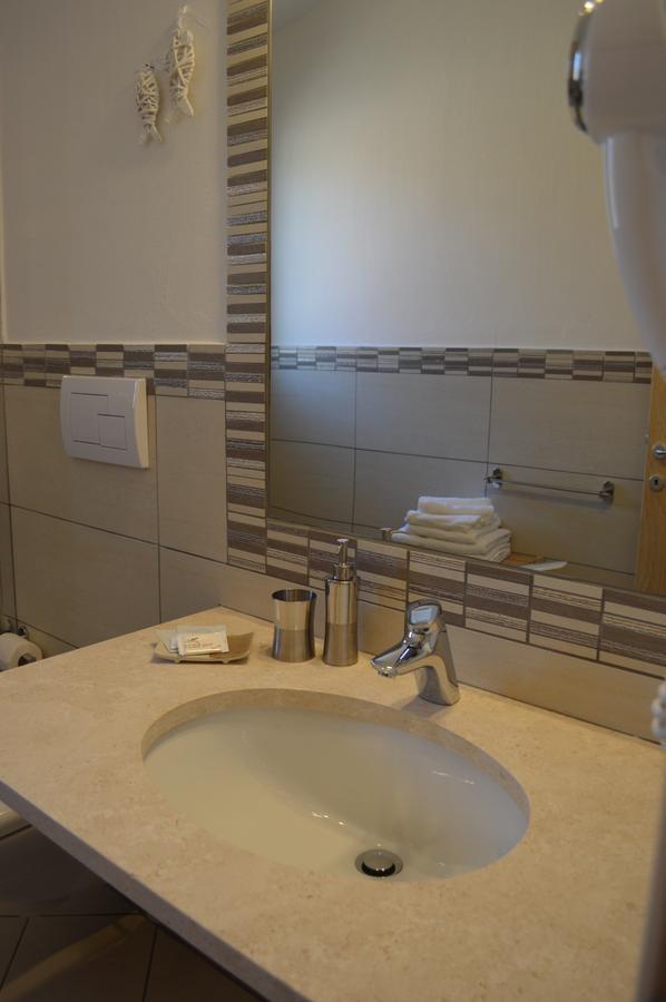 Guest Rooms Affittacamere San Teodoro  Exterior photo